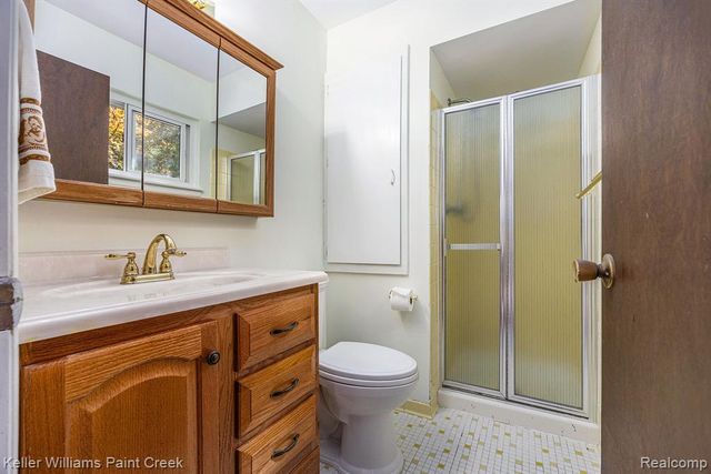 121 Allen Lake Drive, White Lake, MI 48386