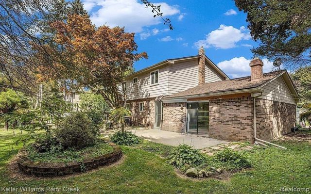 121 Allen Lake Drive, White Lake, MI 48386