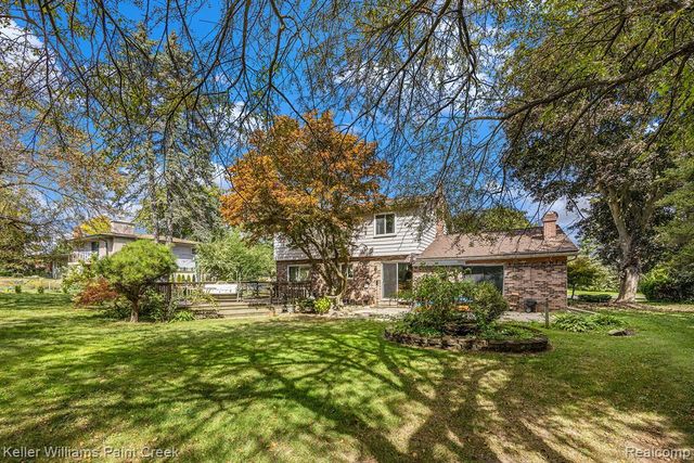 121 Allen Lake Drive, White Lake, MI 48386