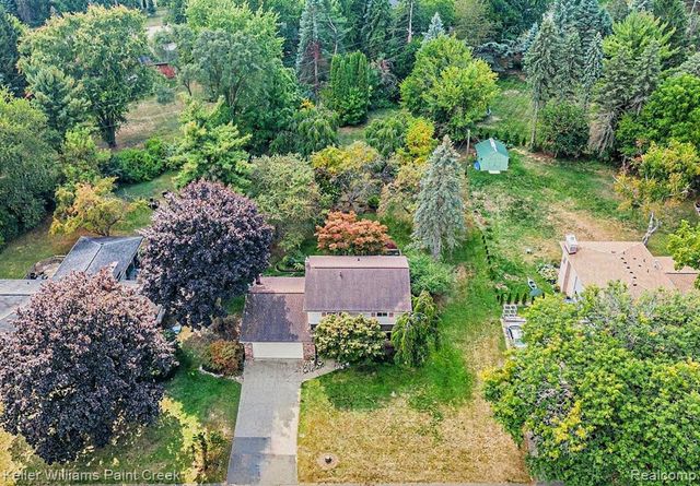 121 Allen Lake Drive, White Lake, MI 48386