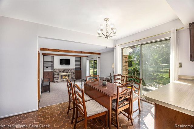 121 Allen Lake Drive, White Lake, MI 48386