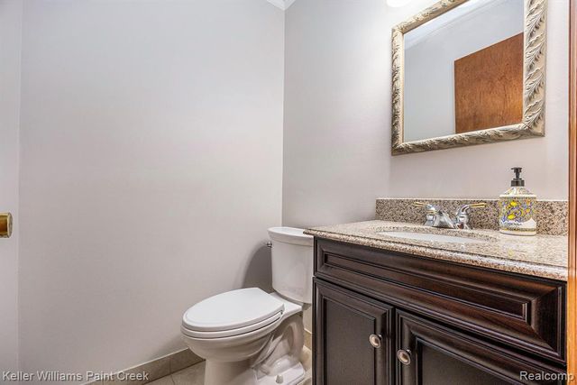 121 Allen Lake Drive, White Lake, MI 48386