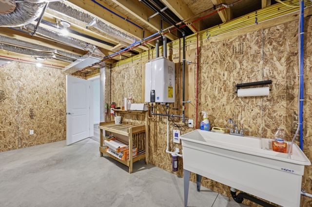 85 Waid Rd, Monson, MA 01057