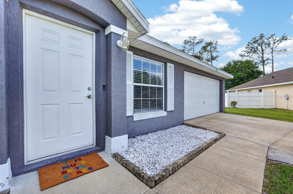 Image 2 of property listing at 14 RANDOM PLACE, Palm Coast, FL 32164