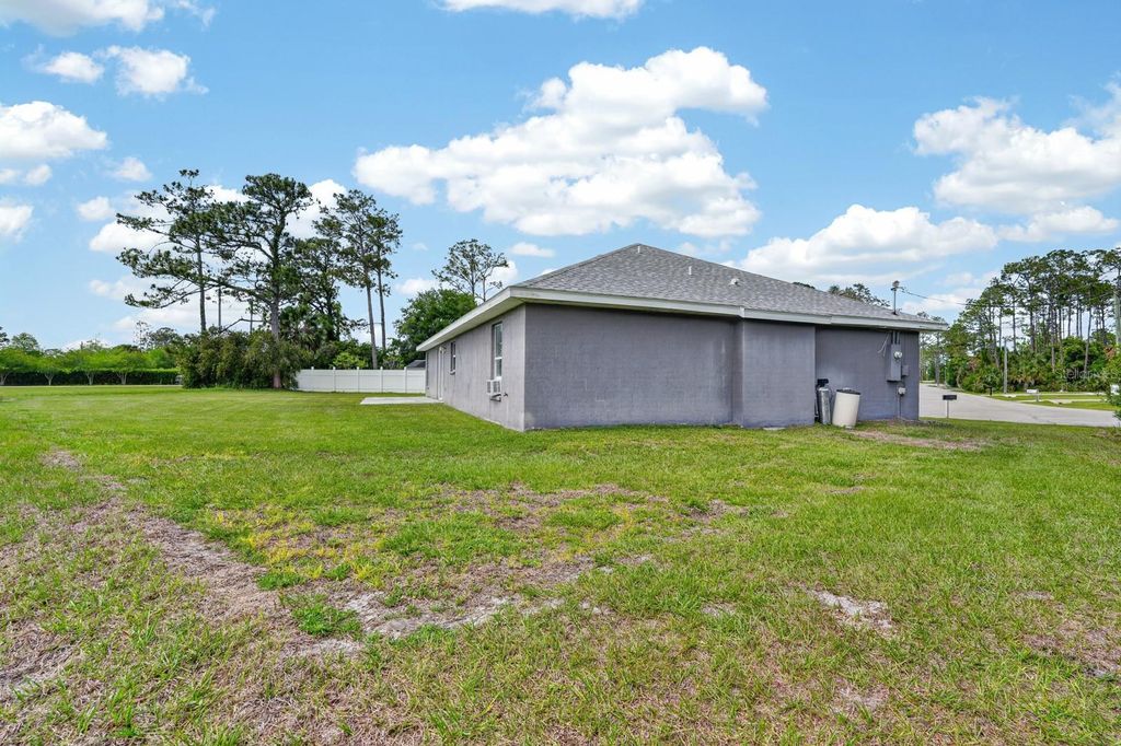 Image 20 of property listing at 14 RANDOM PLACE, Palm Coast, FL 32164