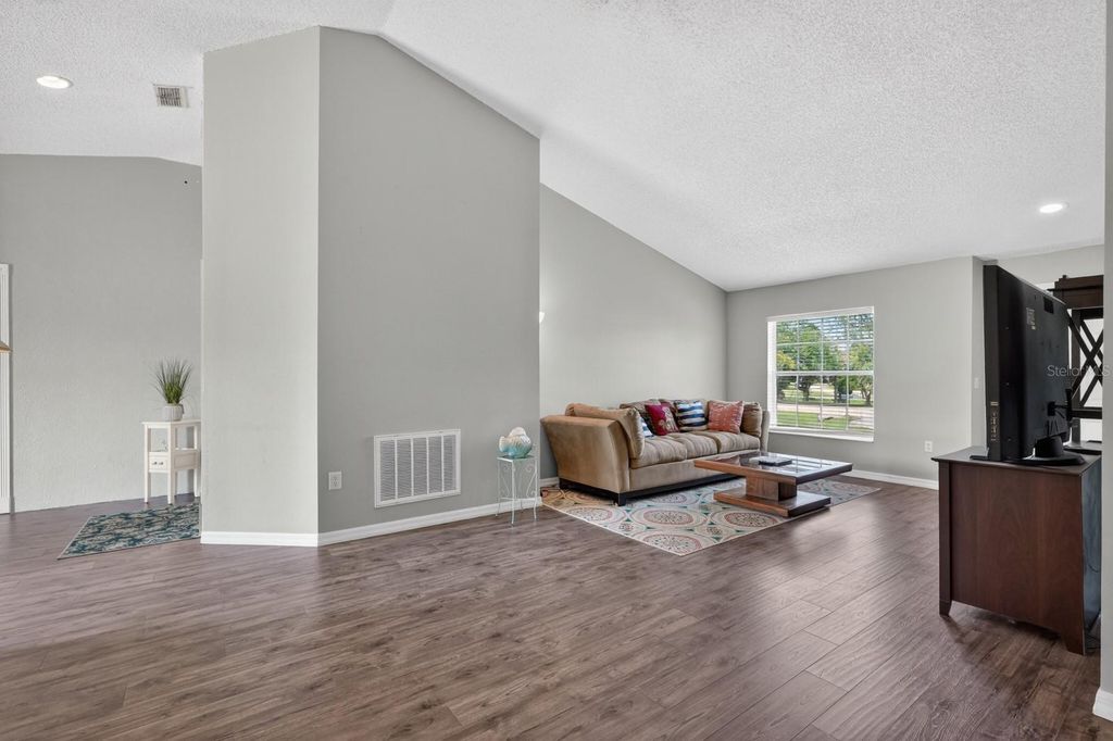 Image 10 of property listing at 14 RANDOM PLACE, Palm Coast, FL 32164