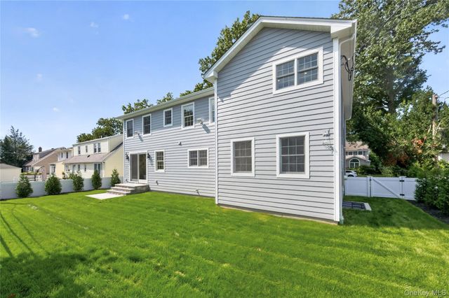15 Glen Road, Garden City, NY 11530