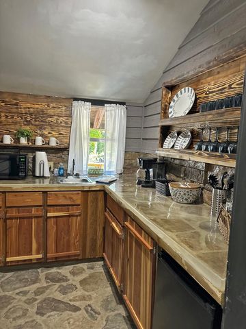 27 Miramichee Circle, Hardy, AR 72542