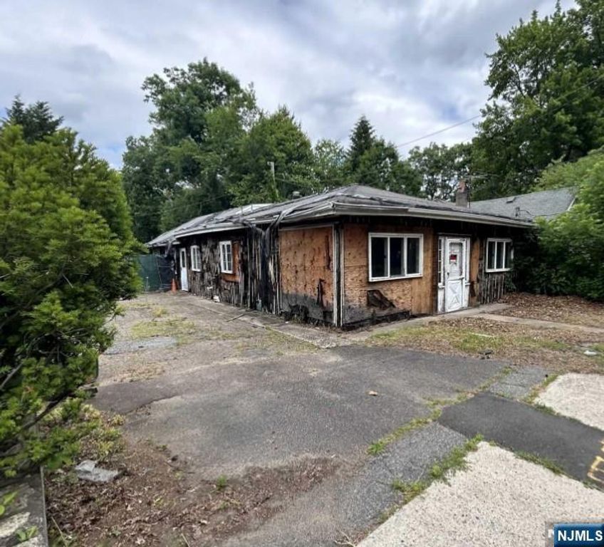 495 Paramus Road, Paramus, NJ 07652