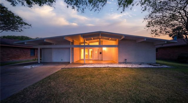 124 E Janin Circ, Portland, TX 78374