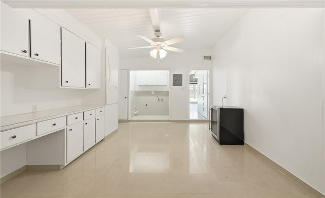 124 E Janin Circ, Portland, TX 78374