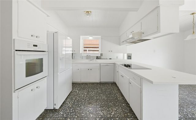 124 E Janin Circ, Portland, TX 78374