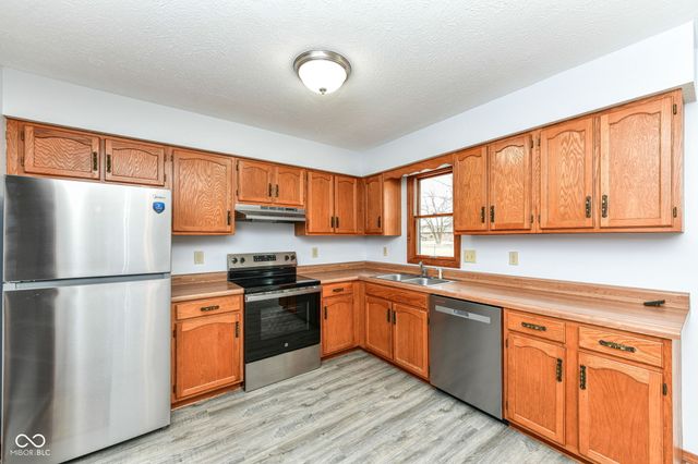 382 Pinedale Drive, Avon, IN 46123