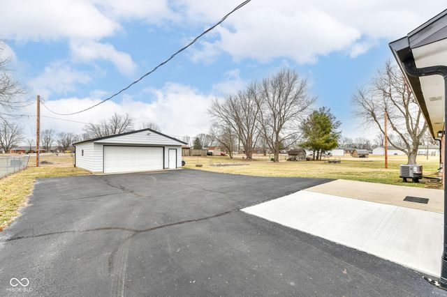 382 Pinedale Drive, Avon, IN 46123