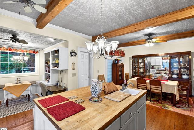 2471 Holly Springs Road, Inman, SC 29349