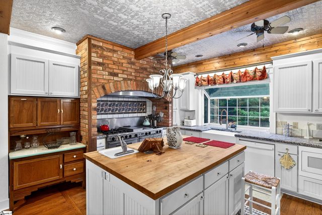 2471 Holly Springs Road, Inman, SC 29349