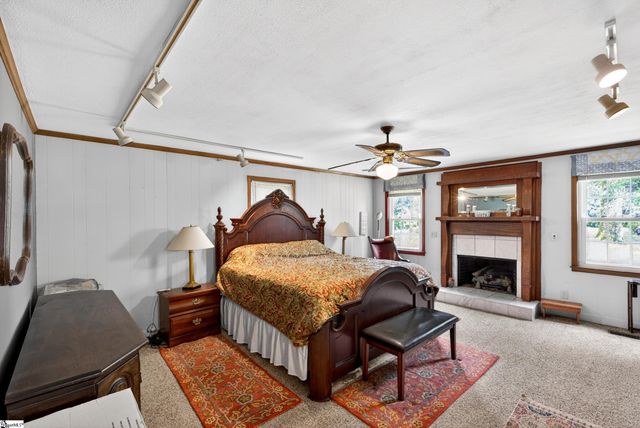 2471 Holly Springs Road, Inman, SC 29349