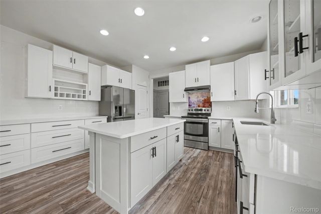 49184 Gracechurch Road, Macomb Township, MI 48044