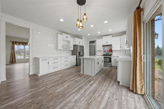 49184 Gracechurch Road, Macomb Township, MI 48044