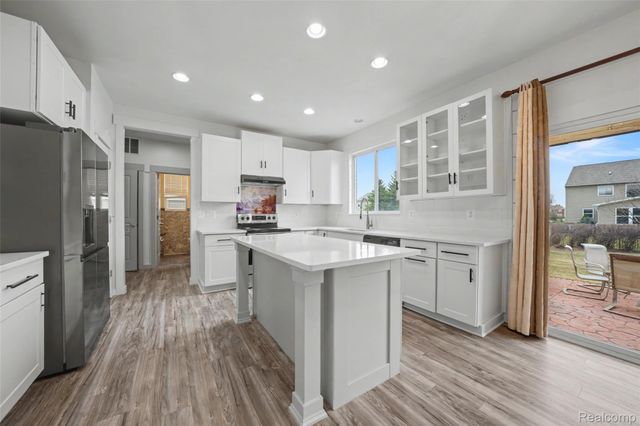 49184 Gracechurch Road, Macomb Township, MI 48044