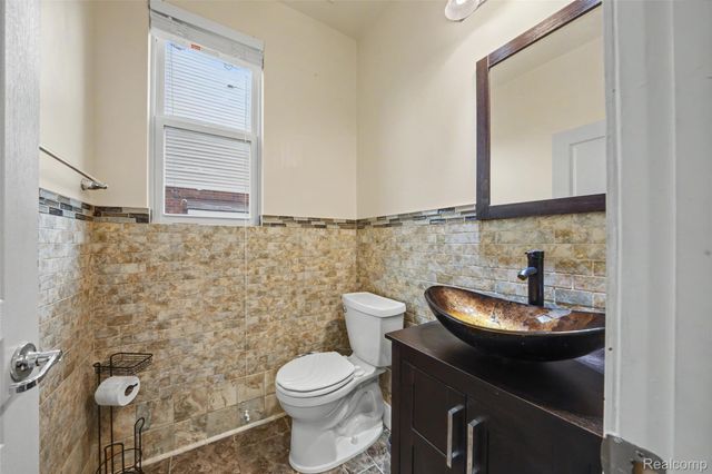 49184 Gracechurch Road, Macomb Township, MI 48044