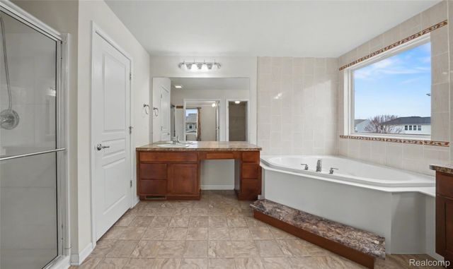 49184 Gracechurch Road, Macomb Township, MI 48044