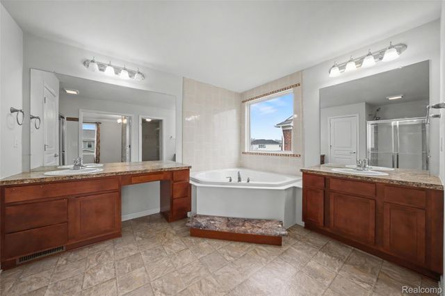 49184 Gracechurch Road, Macomb Township, MI 48044