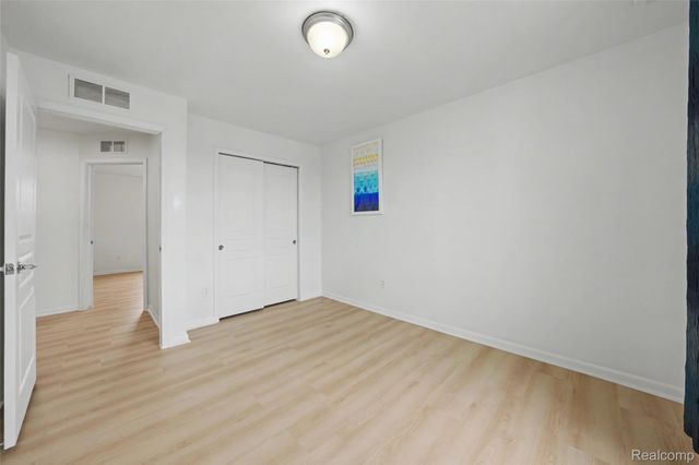 49184 Gracechurch Road, Macomb Township, MI 48044