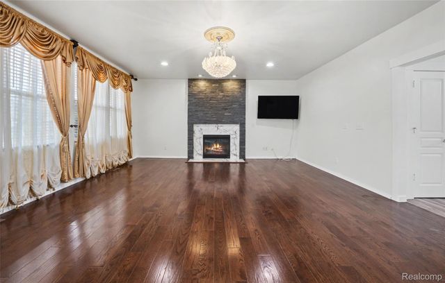 49184 Gracechurch Road, Macomb Township, MI 48044