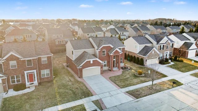 49184 Gracechurch Road, Macomb Township, MI 48044