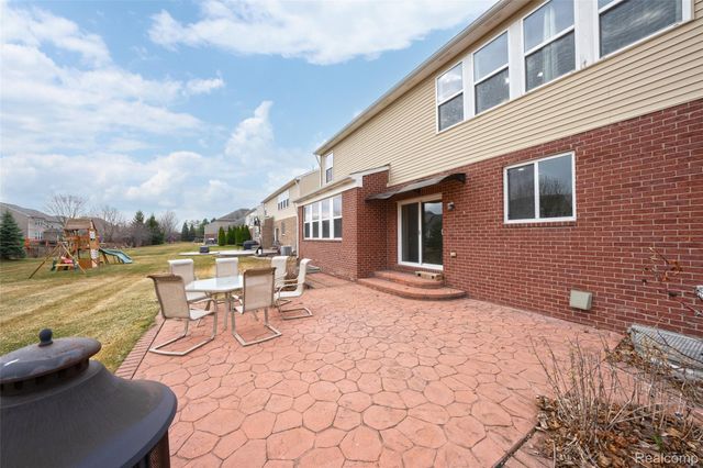 49184 Gracechurch Road, Macomb Township, MI 48044