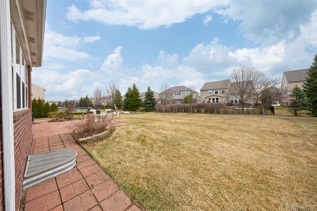 49184 Gracechurch Road, Macomb Township, MI 48044