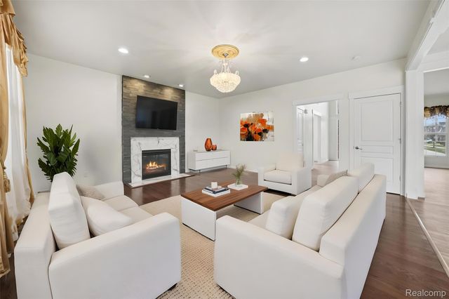 49184 Gracechurch Road, Macomb Township, MI 48044