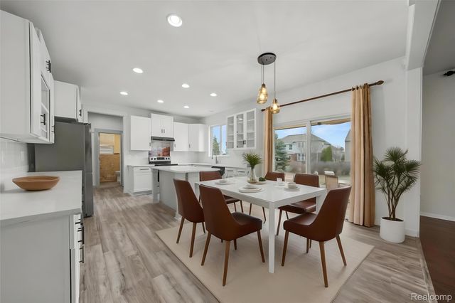 49184 Gracechurch Road, Macomb Township, MI 48044