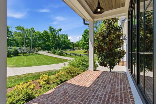 864 Battery Ln, Nashville, TN 37220