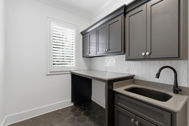 864 Battery Ln, Nashville, TN 37220