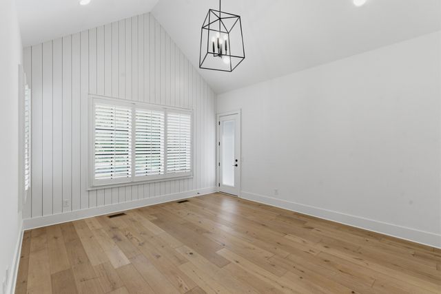 864 Battery Ln, Nashville, TN 37220