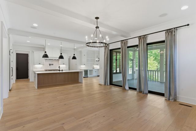 864 Battery Ln, Nashville, TN 37220