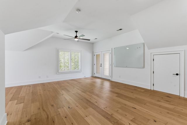 864 Battery Ln, Nashville, TN 37220