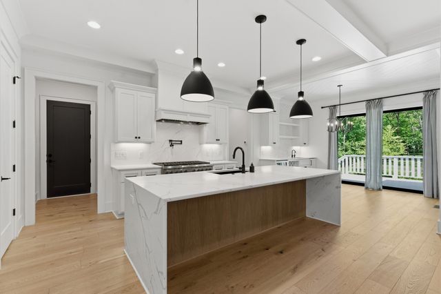 864 Battery Ln, Nashville, TN 37220