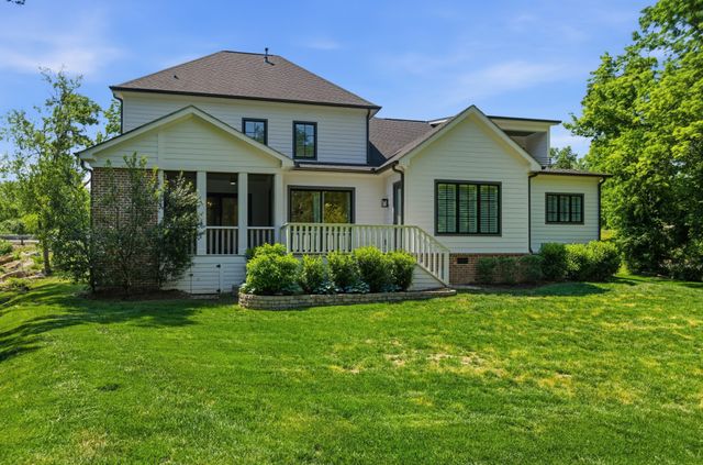 864 Battery Ln, Nashville, TN 37220