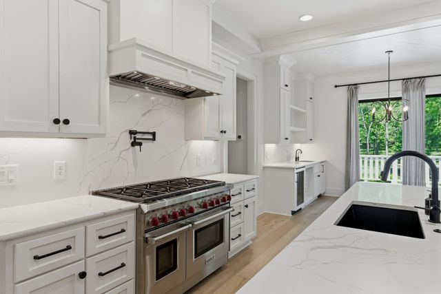 864 Battery Ln, Nashville, TN 37220