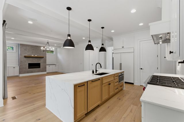 864 Battery Ln, Nashville, TN 37220