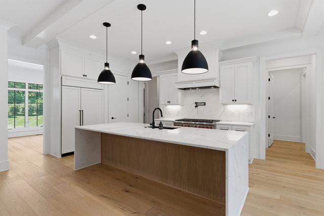 864 Battery Ln, Nashville, TN 37220