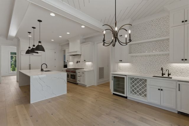 864 Battery Ln, Nashville, TN 37220