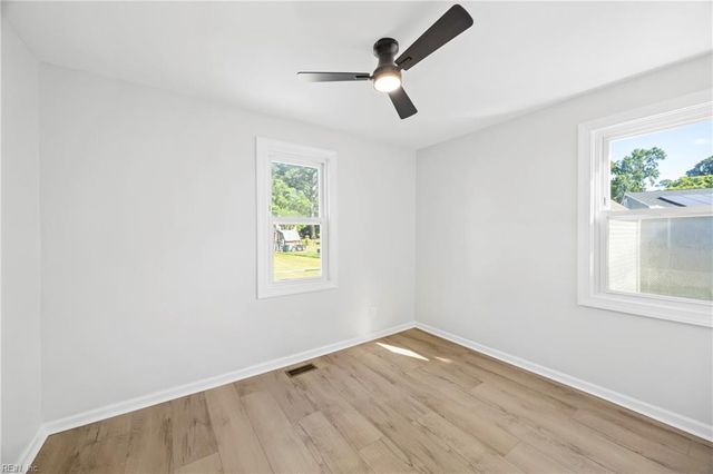 22 Fairview CIR S, Portsmouth, VA 23702