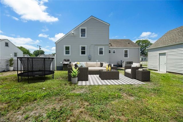 22 Fairview CIR S, Portsmouth, VA 23702
