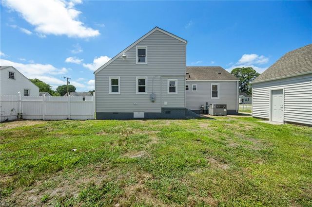 22 Fairview CIR S, Portsmouth, VA 23702