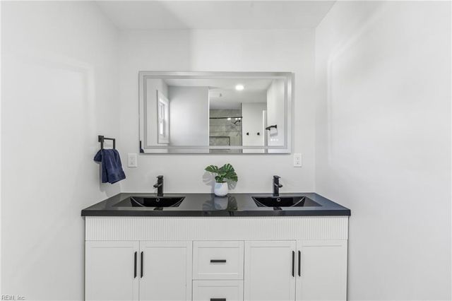 22 Fairview CIR S, Portsmouth, VA 23702