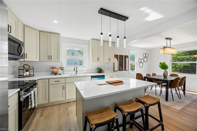 22 Fairview CIR S, Portsmouth, VA 23702